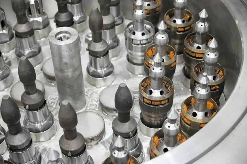 Изображение 1 для поста «Энергетика и ТЭК: Первыми в мире Россия испытала утилизацию самых долгоживущих радиоактивных отходов»