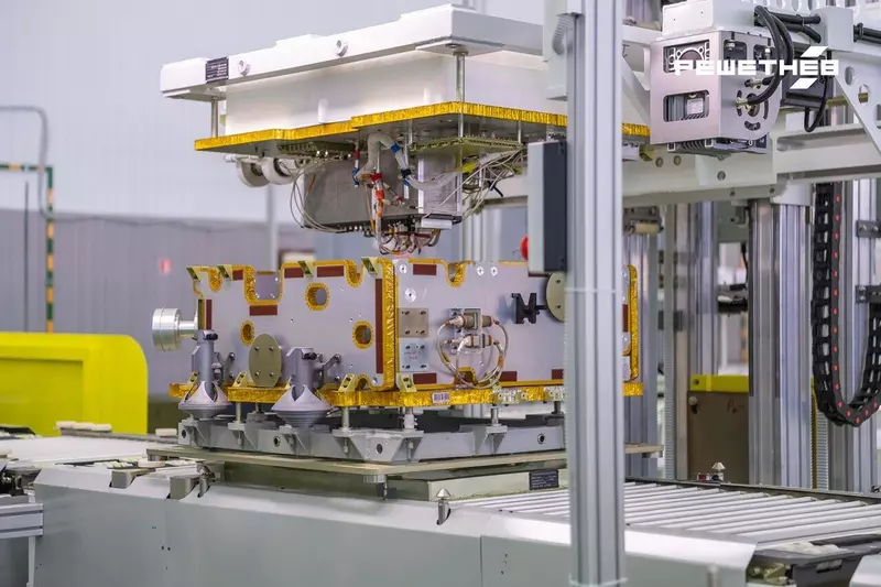 №2 для «Решетнев: Конвейер вместо стенда как в России наладили серийную сборку малых спутников»