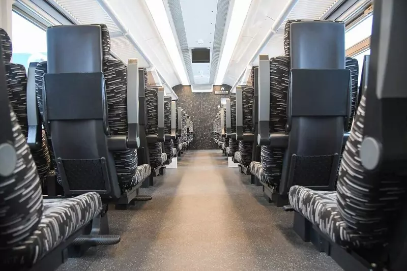 Изображение #2 для «спецтехника и логистика: ТМХ поставил на Сахалин 8 новых пассажирских вагонов локомотивной тяги»