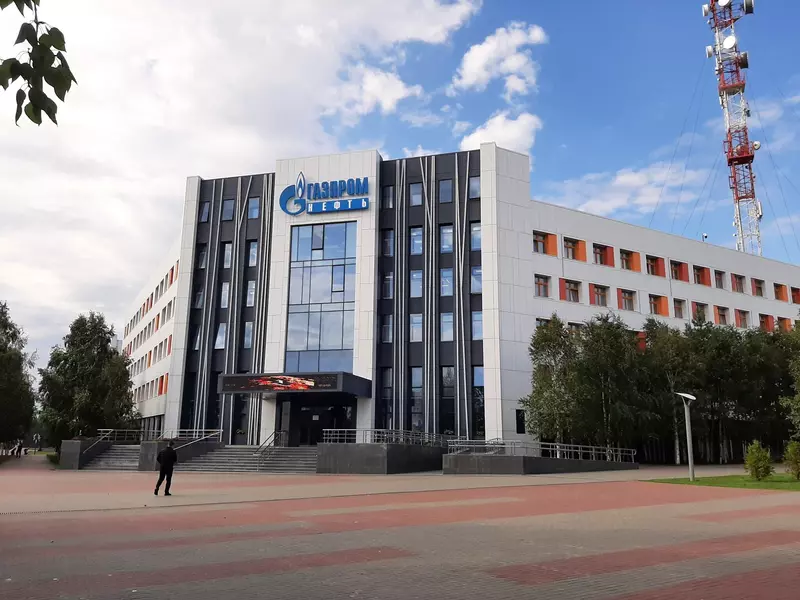 Газпромнефть-Ноябрьскнефтегаз (фото автора)