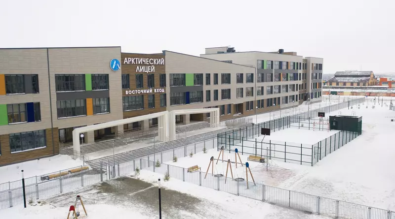 Крупнейшая школа Ямала открылась в Новом Уренгое