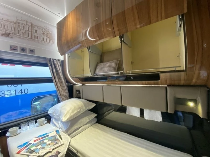 Картинка №3 для поста «РЖД представили новые вагоны с двухметровыми полками на выставке в Петербурге»