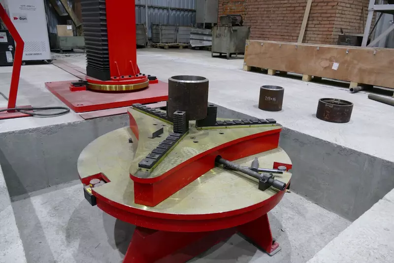 Картинка №2 для поста «Уралхиммаш: Уралхиммаш запустил новую установку аргонодуговой наплавки внутренней поверхности патрубков»