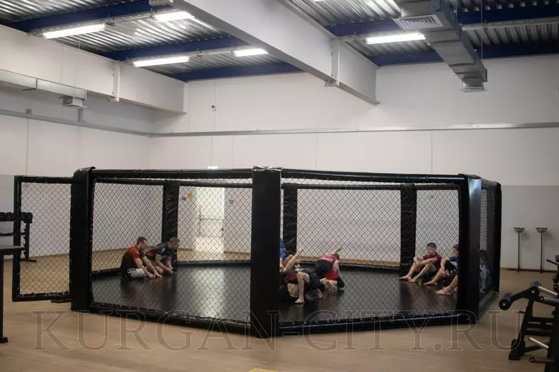 Фото 2 для новости «Курган: В Кургане открыли новый спорткомплекс в Восточном микрорайоне»