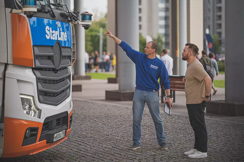 Изображение 2 для публикации «StarLine: Компания НПО СтарЛайн показала на выставке Мой Петербург автоуправляемый тягач»