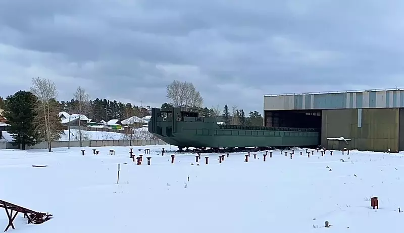 Самусьский ССРЗ вывел из эллинга девятую баржу проекта 66