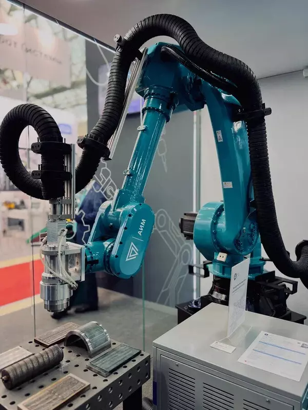 РТК порошковой лазерной наплавки на базе промышленного робота АИМ М50-Д2185 с многолучевой лазерной системой