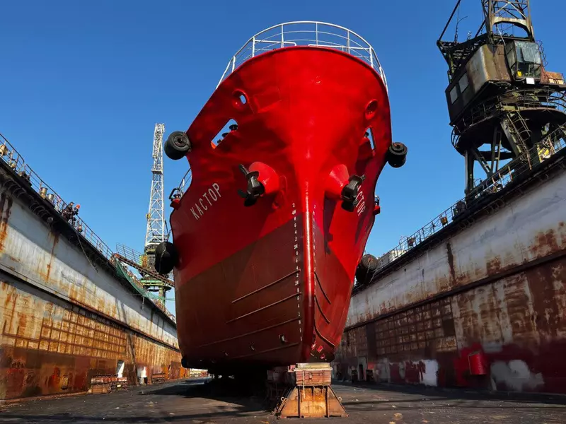 В Находке завершен доковый ремонт танкера Кастор