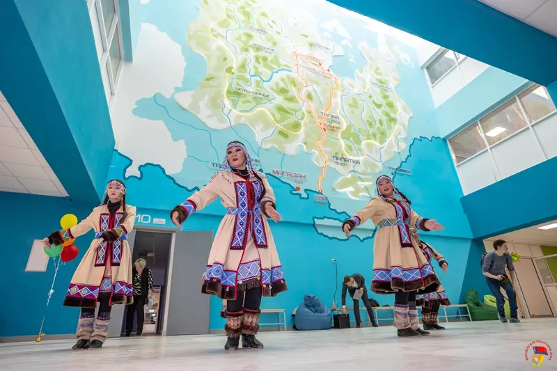 Картинка №2 для публикации «Магаданская область: Новую школу в поселке Ола торжественно открыли на Колыме»