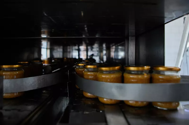 Фото #4 для публикации «От сырья до прилавка репортаж с завода Славолия Групп в ДНР»