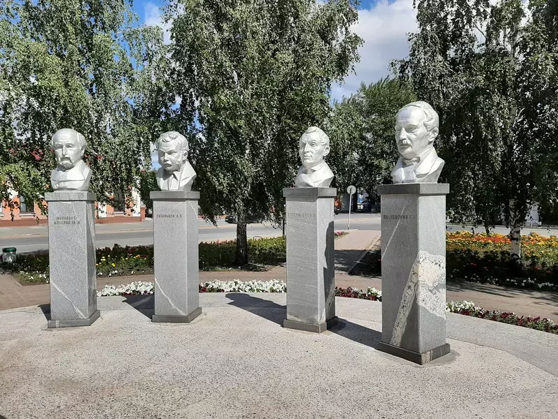 "К мечам рванулись наши руки, и - лишь оковы обрели" (фото автора)