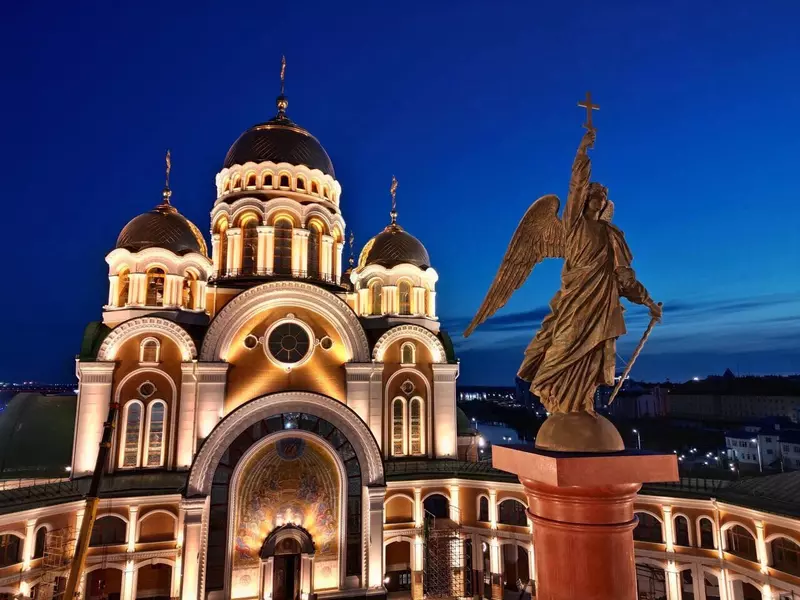 Иллюстрация №3 для статьи «Общество: В Салехарде открылся самый большой храм в Арктике»