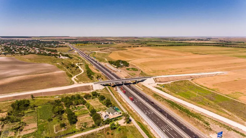 Фото #4 для новости «новые дороги: Тавриде три года с открытия движения по трассе проехало более 13 млн автомобилей»