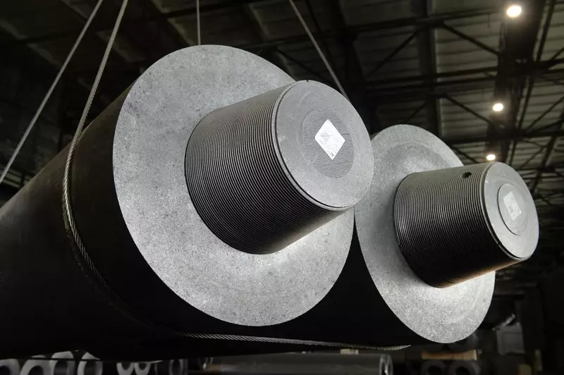 Иллюстрация №1 для публикации «Производство: Успешно завершились международные испытания крупногабаритных графитированных электродов Группы Эл 6»