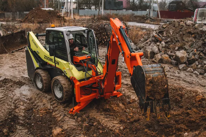 ГК Традиция улучшила навесной экскаватор для мини погрузчиков