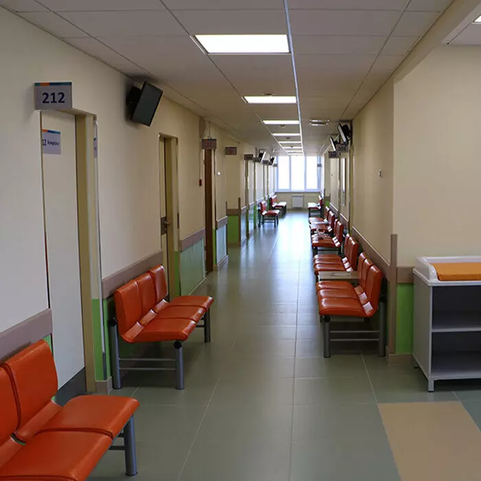 №3 для статьи «медучреждения: Преимущества дверей в пластике для больниц»