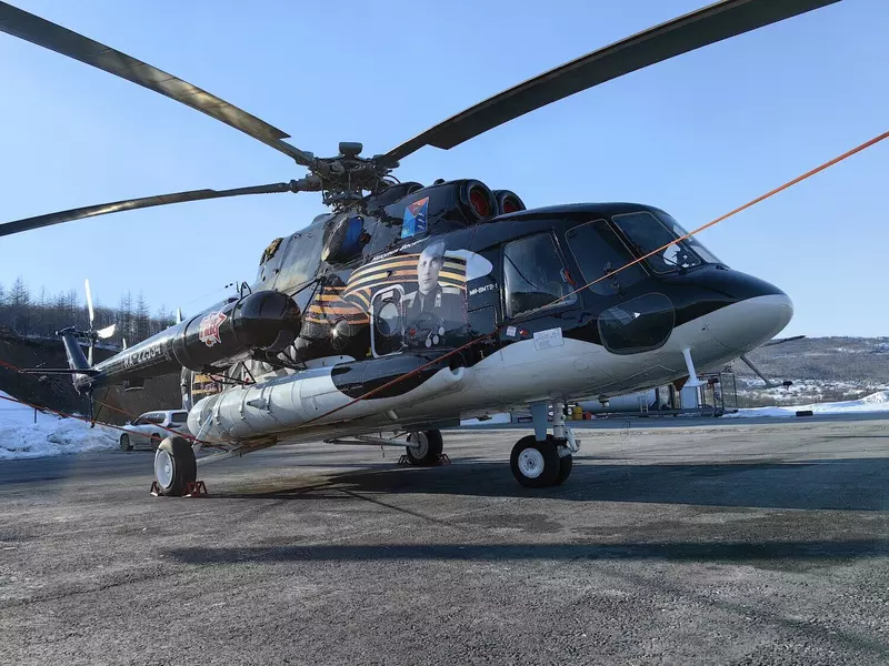 Бессмертный полк в небе вертолеты России пронесли портреты героев летчиков