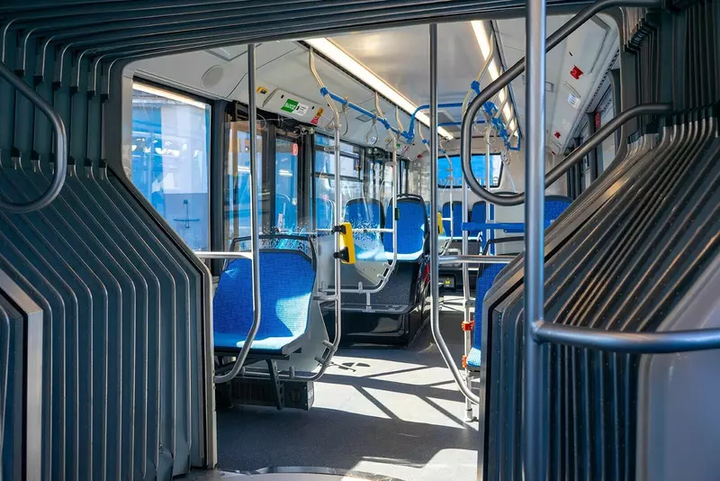 Фото №2 для публикации «спецтехника и логистика: В Москве начали тестировать электробус гармошку»