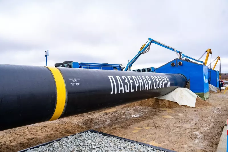 Картинка #3 для поста «изобретения: Российские инженеры первыми в мире начали варить трубы лазером прямо в поле»