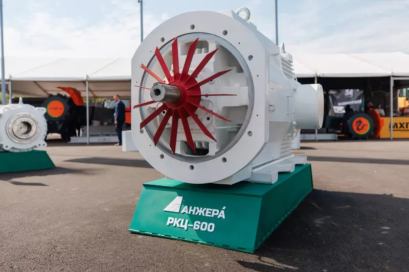 Картинка 5 для публикации «Анжеромаш: Новинка отечественного машиностроения Анжеромаш представил очистной комбайн К 1000А»