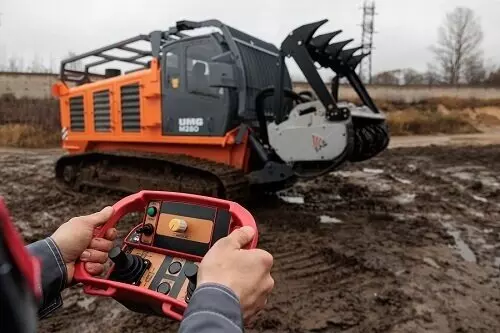 внедрила систему дистанционного управления специализированной техникой