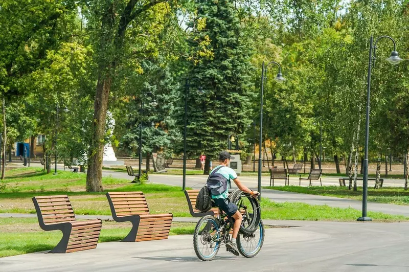 Изображение №3 для новости «Общество: Московские коммунальщики обустроили парки и скверы Донецка и Луганска»