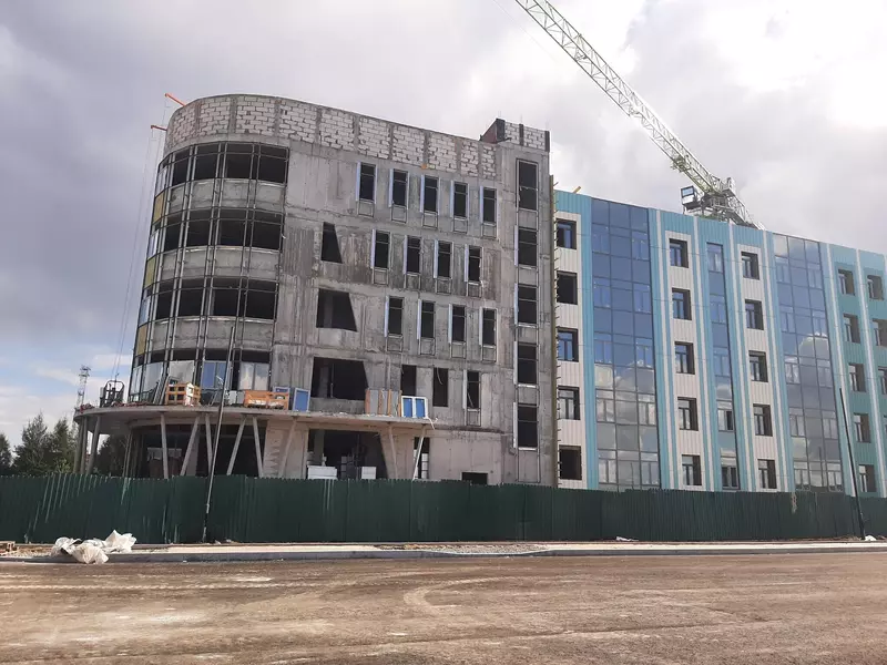 Строительство городской поликлиники (фото автора)