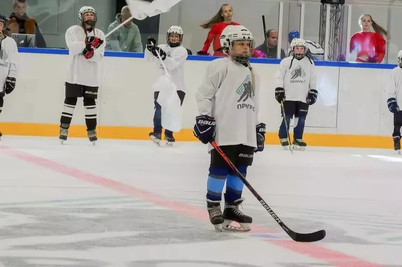 Картинка #2 для поста «Алтайский край: В Бийске открыли ледовую арену Прогресс»