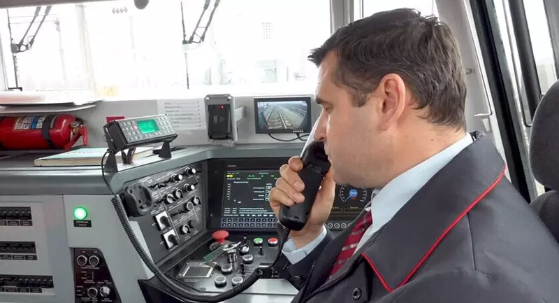 Иллюстрация №2 для «транспорт: Маневровый локомотив ТЭМ23 0002 проходит подконтрольную эксплуатацию в депо Брянск»