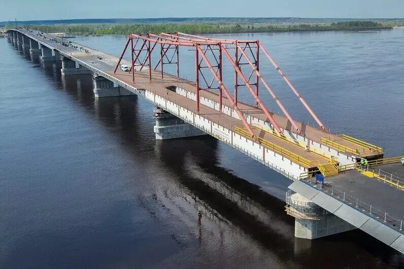 Картинка №5 для публикации «дорожное строительство: Новый мост в Сургуте соединил берега Оби»