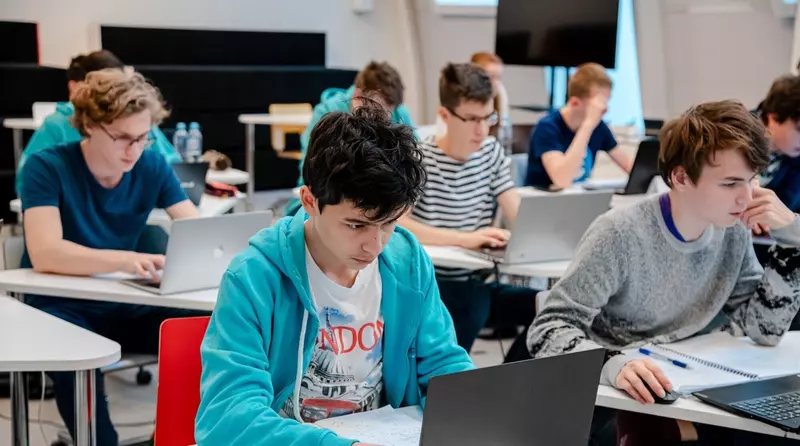 Российские ученики получили 6 золотых и 2 серебряные медали на Международном турнире по информатике