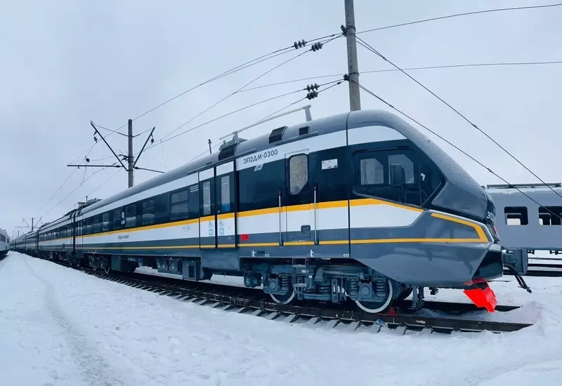 Фото #2 для статьи «спецтехника и логистика: Первый электропоезд новой модели ЭП2ДМ отправился на приёмо сдаточные испытания»