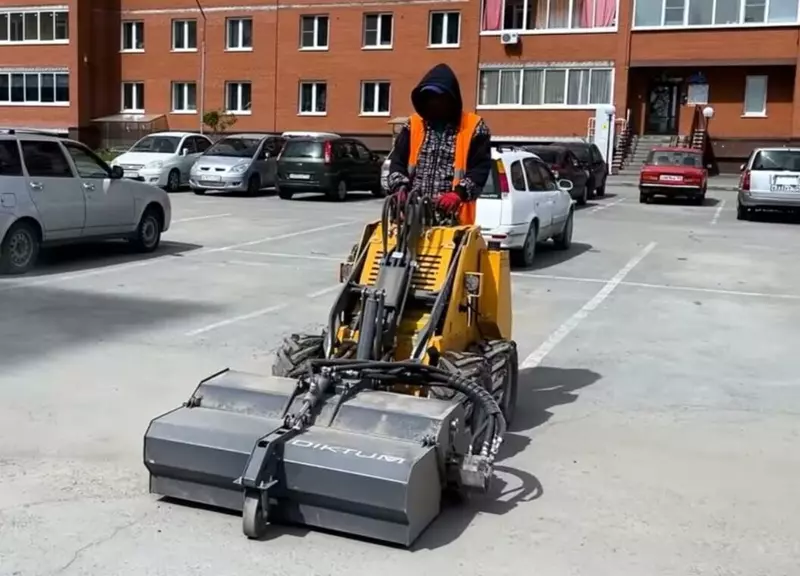 Изображение #7 для поста «Российский завод выпустил обновленную модель мини трактора»