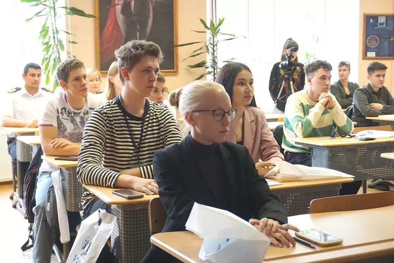 Фото 5 для поста «ГУМРФ имени адмирала С.О. Макарова: В Макаровке дан старт Международной летней школе Молодые кадры Арктики»