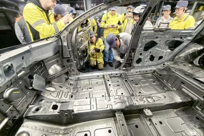 Картинка #1 для новости «Автопром: Как АвтоВАЗ повышает качество корреспондент РГ посетил завод в Тольятти»