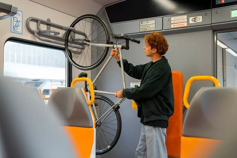 Фото 6 для «общественный транспорт: Обновленная электричка ЭП2ДМ»