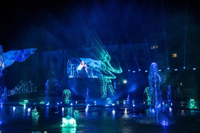 Изображение #11 для новости «Уникальный светомузыкальный фонтан появился в Новом Уренгое»