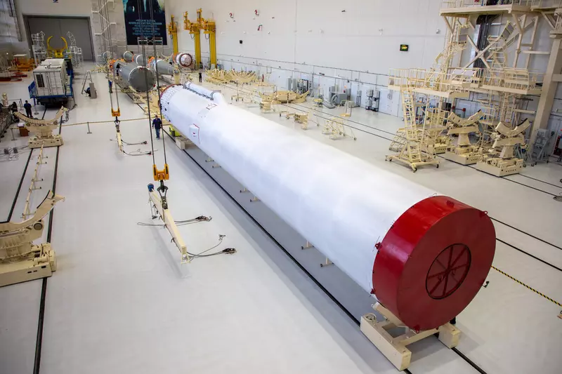 Картинка 2 для поста «космонавтика: На космодроме Восточный в ходе комплексных испытаний собирают ракету Ангара НЖ»