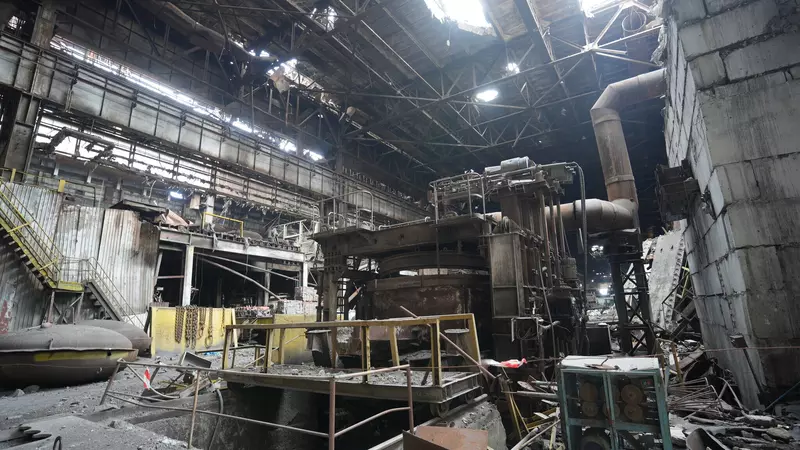 Картинка №9 для «Снести нельзя восстанавливать что будет с заводами в Мариуполе»