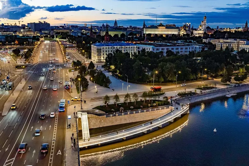 Изображение №2 для поста «Москва: Открыт пешеходный мост в центре Москвы»