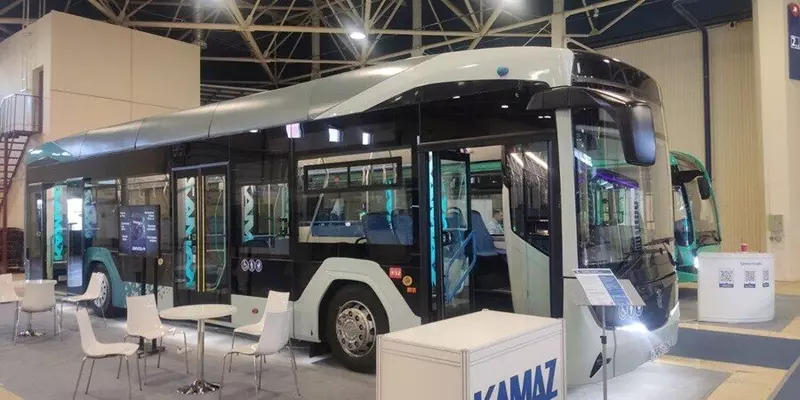 В Москве начали работу новые электробусы Камаз 52222