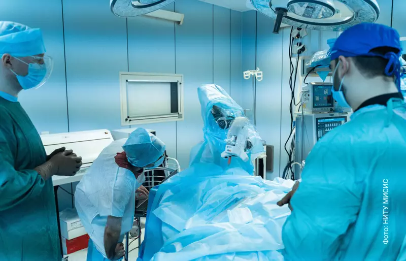 Российские врачи провели первую в мире операцию с биопечатью на пациенте