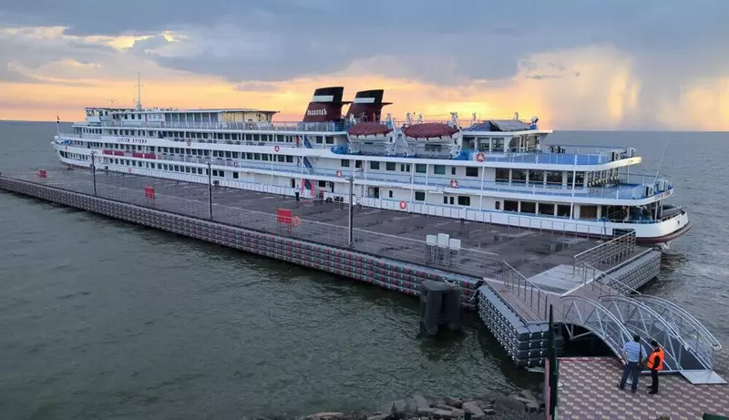 Состоялся очередной заход пассажирского судна к новому плавучему причалу в морском порту Таганрог