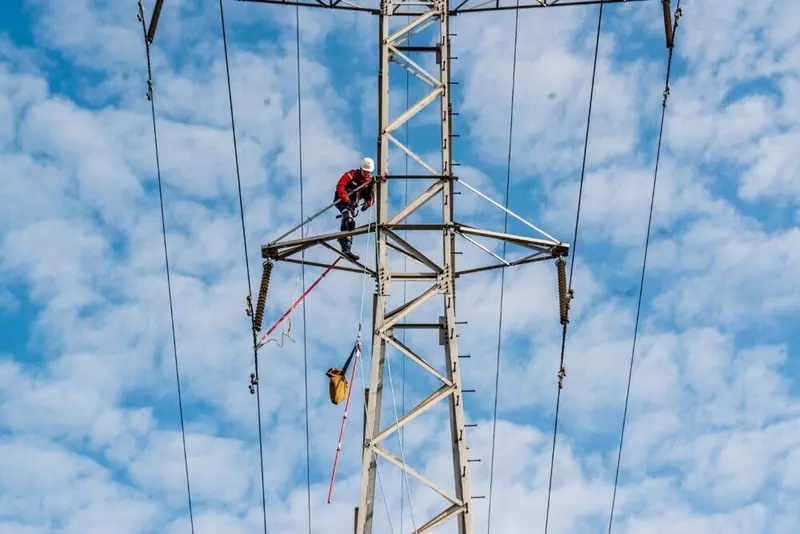 Россети реконструировали уникальные спецпереходы ЛЭП через Иртыш в Западной Сибири