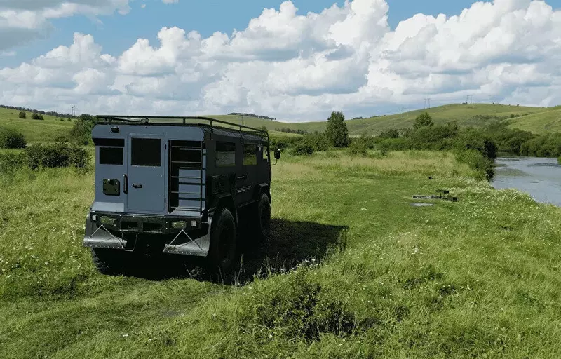 Фото #3 для «Красноярск: В Красноярске придумали и собрали огромный снегоболотоход Варяг»
