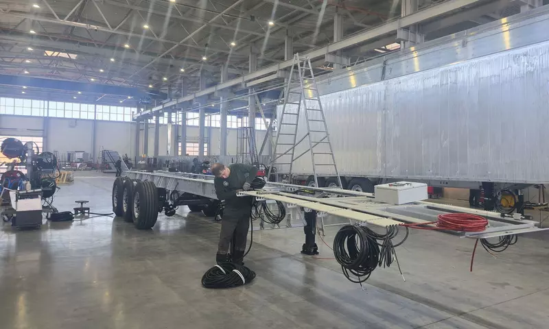 Фото 1 для новости «Производство: В Брянской области заемщик ФРП наладил выпуск новой техники для безопасной перевозки животных»