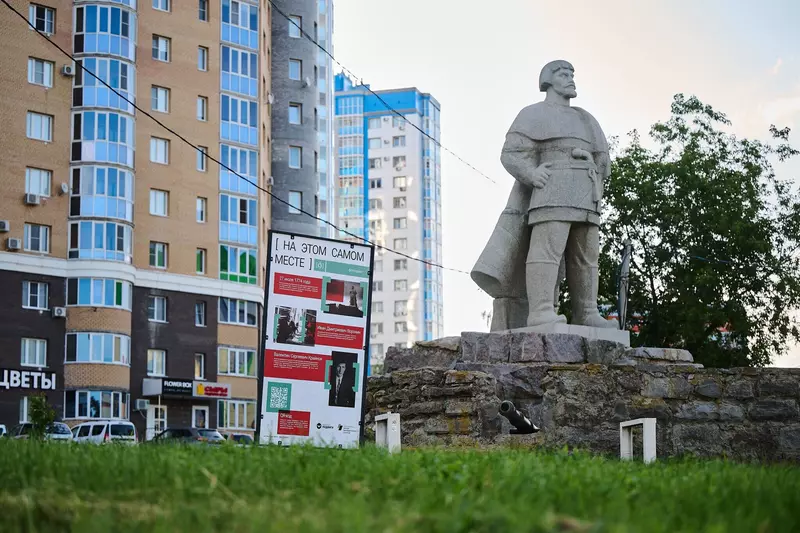 Сегодня за спиной Пугачёва вырос целый микрорайон высоток