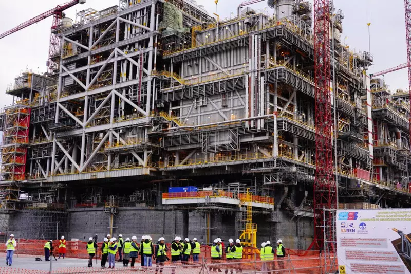 #3 для «ЯНАО: На первой линии завода Арктик СПГ 2 начались пусконаладочные работы»