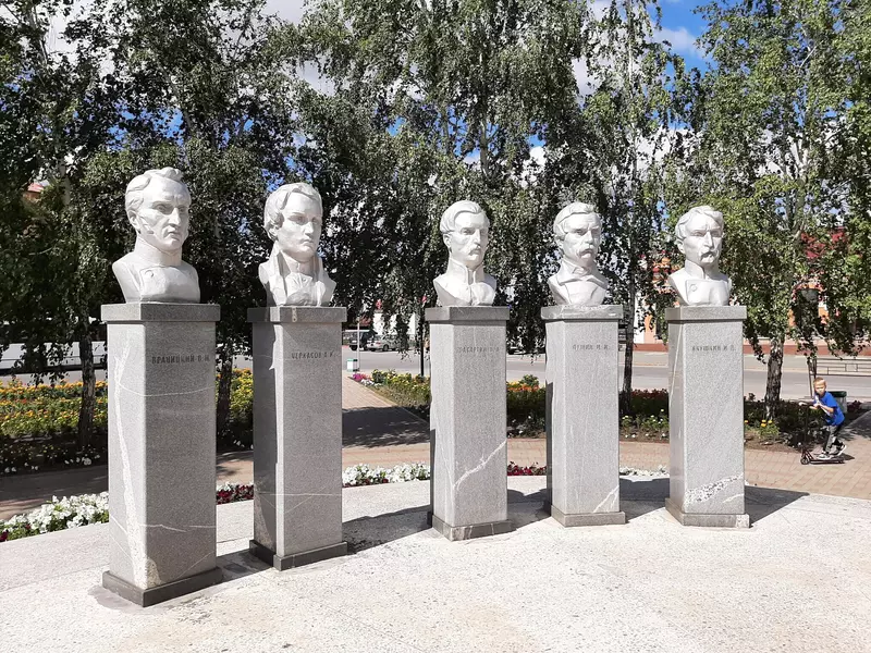 "К мечам рванулись наши руки, и - лишь оковы обрели" (фото автора)