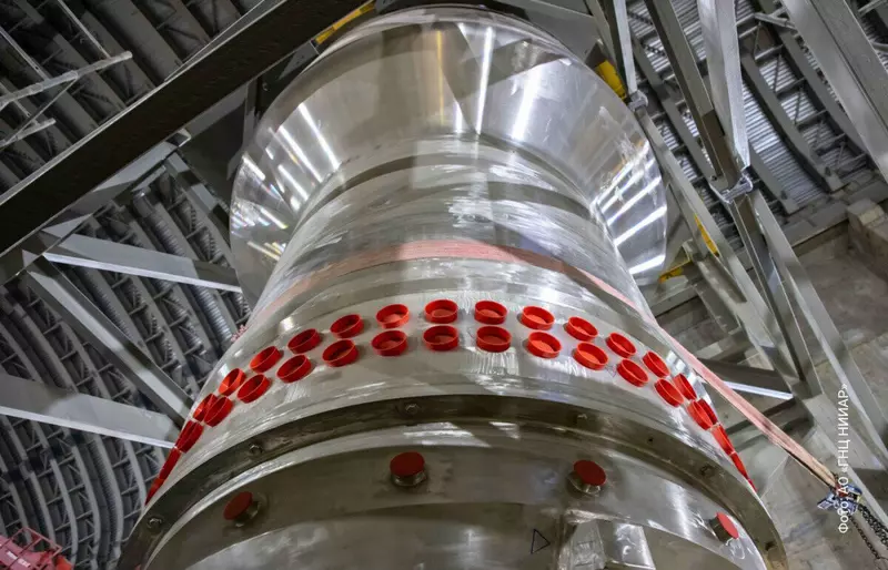 На площадке реактора МБИР началась ключевая монтажная операция